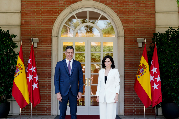 La Presidenta Díaz Ayuso es recibida por el Presidente Sánchez en la Moncloa