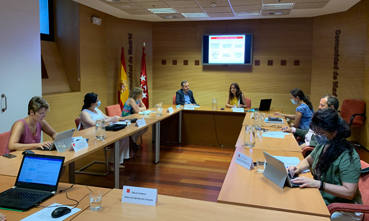 La Comunidad de Madrid ultima la ley que supondrá la universalización de los servicios sociales