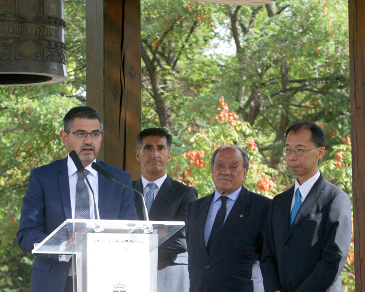 La Campana de la Paz Mundial ha sonado en Alcobendas para pedir un frente común contra el cambio climático