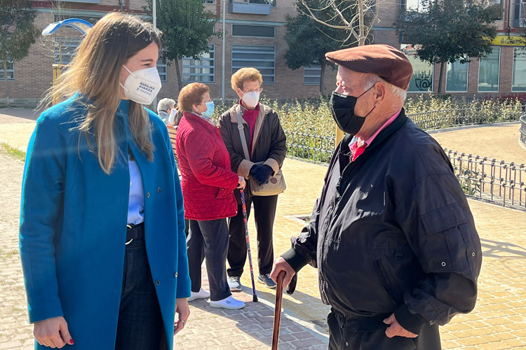 Barajas estrena zona verde con columpios, parque biosaludable y área canina en la calle Acuario