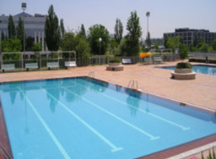 Más de 2.000 plazas para disfrutar del verano en los centros deportivos municipales de Hortaleza