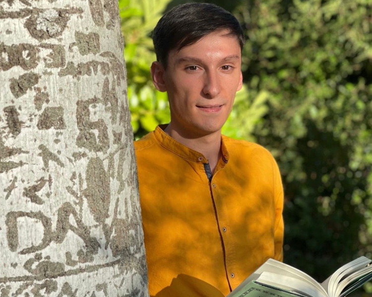 Hugo Martín Isabel gana el XIX Premio Nacional de Poesía Joven “Grande Aguirre” de San Sebastián de los Reyes con “La Sensibilidad Enferma”