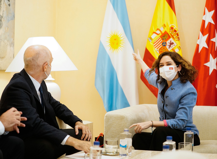 Díaz Ayuso intercambia con el jefe de Gobierno de la Ciudad de Buenos Aires su experiencia de gestión