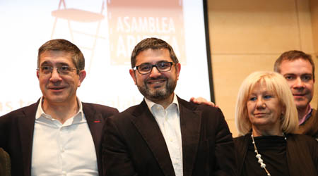 El candidato del PSOE en Alcobendas, Rafael Sánchez Acera y Patxi López, en una “Asamblea Abierta” a los vecinos