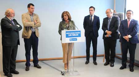 La Alcaldesa, Ana Botella, acompañada del Concejal del distrito, José Antonio González de la Rosa , inaugura un nuevo Espacio Cultural en Las Tablas