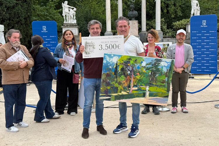 Barajas reúne en una exposición las mejores obras del Certamen Nacional de Pintura rápida “El Capricho”