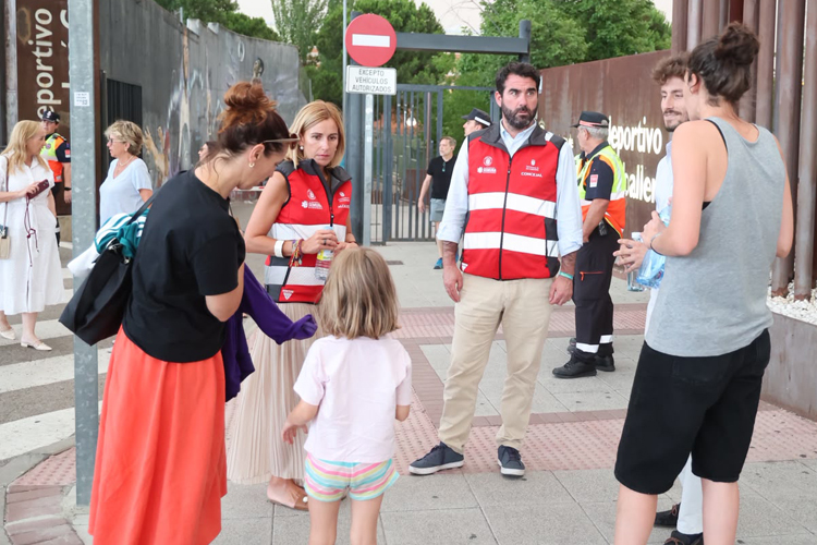 Alcobendas se vuelca con los evacuados por los incendios en el suroeste de Madrid