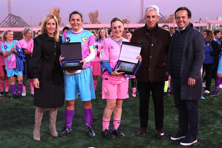 El Fútbol Femenino Veterano se une en Alcobendas contra la violencia de género