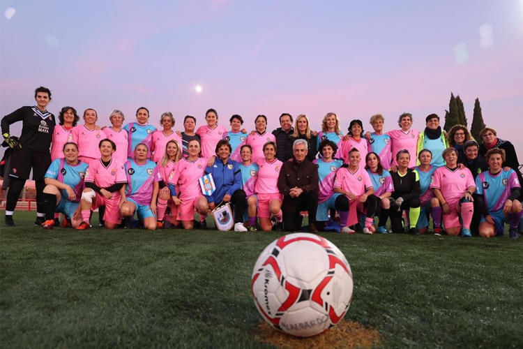 El Fútbol Femenino Veterano se une en Alcobendas contra la violencia de género