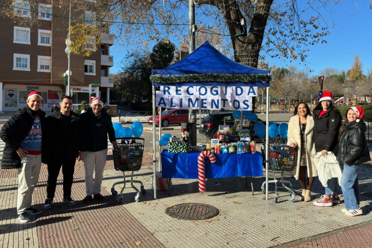 Nuevas Generaciones de Alcobendas recoge más de 100 kilos de comida para las familias más necesitadas estas navidades