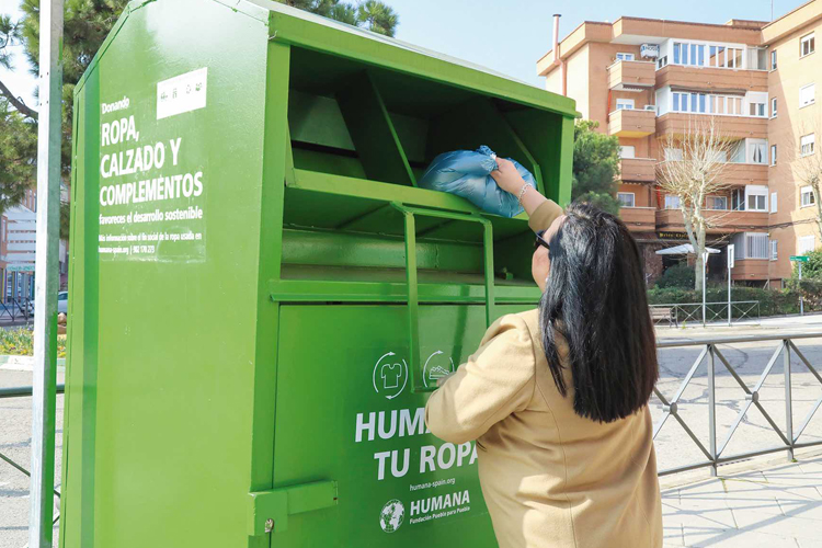 Los vecinos de Alcobendas reciclaron 437 toneladas de ropa usada el año pasado, un 10% más que en 2023