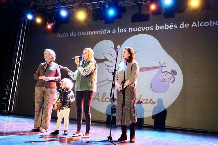 Alcobendas da la bienvenida a los 327 bebés beneficiarios del cheque de 500 euros