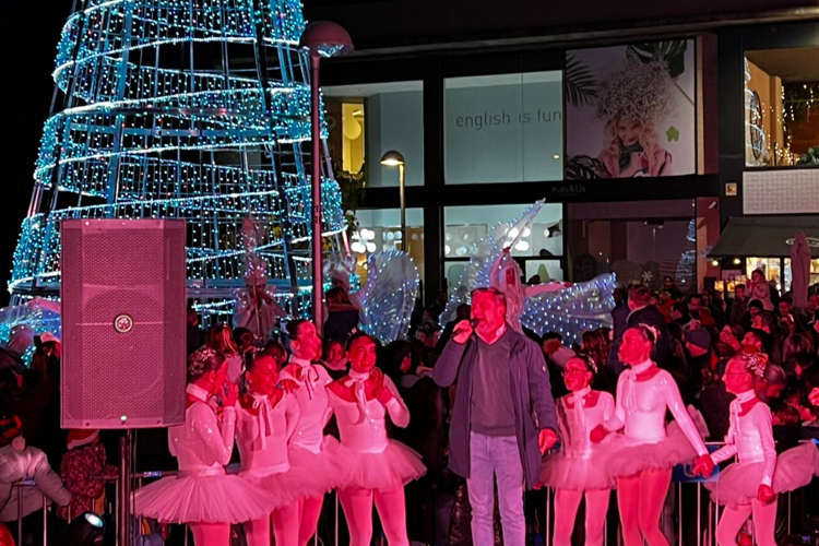 Barajas cuenta con más iluminación, nuevas propuestas familiares y la primera Feria de la Navidad durante estas fiestas