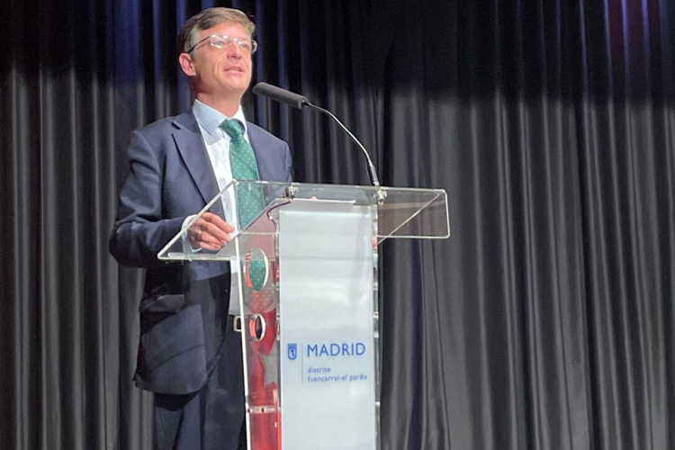 Alumnos del Colegio Príncipe Felipe protagonizan el inicio de los actos por el 47º aniversario de la Constitución española en Fuencarral-El Pardo