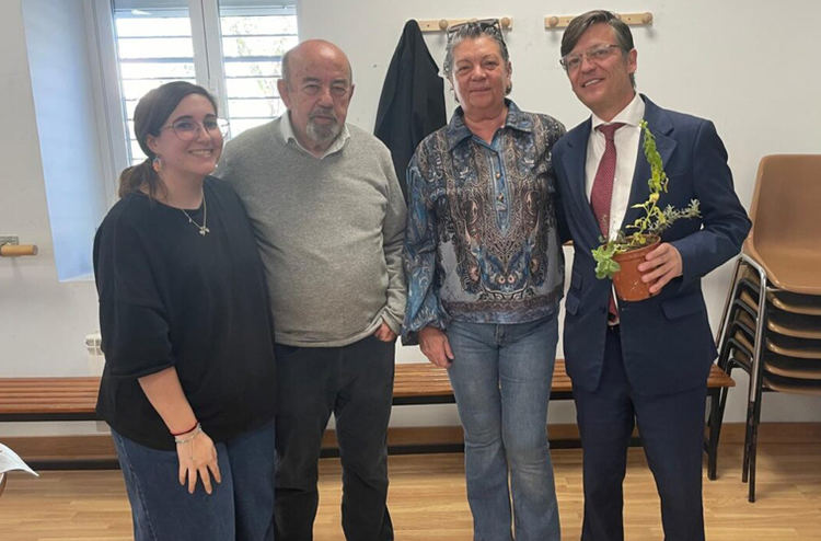 El Centro Municipal de Mayores Islas Jarvi organiza un taller inclusivo de jardinería