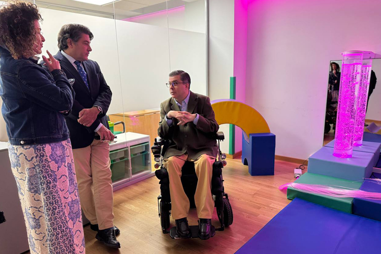 David Pérez reafirma el compromiso de Hortaleza con la inclusión social en su visita al nuevo Centro de Atención Temprana de FAMMA