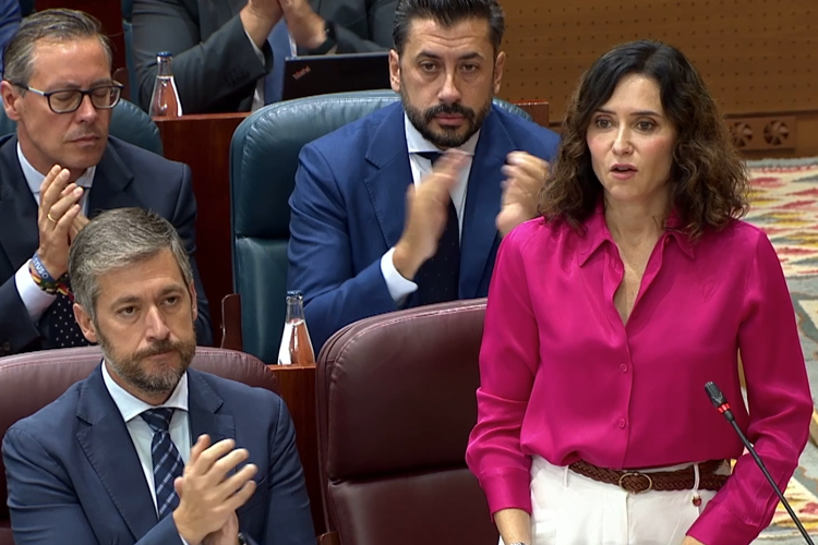 Díaz Ayuso expresa el apoyo de Madrid a los 22 policías “abandonados a su suerte” en la Vuelta