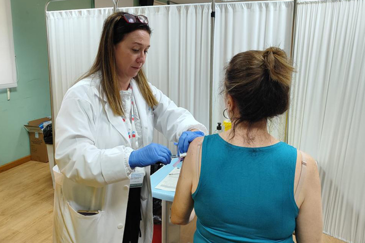 La Comunidad de Madrid recuerda la importancia de vacunarse contra la gripe tras superarse el umbral epidémico