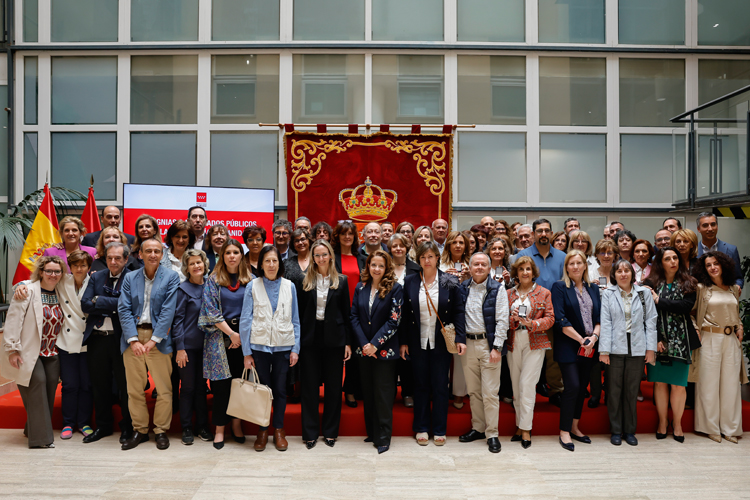 La Comunidad de Madrid reconoce el esfuerzo y la entregademedio centenar de empleados públicos que trabajan en la Consejería de Sanidad