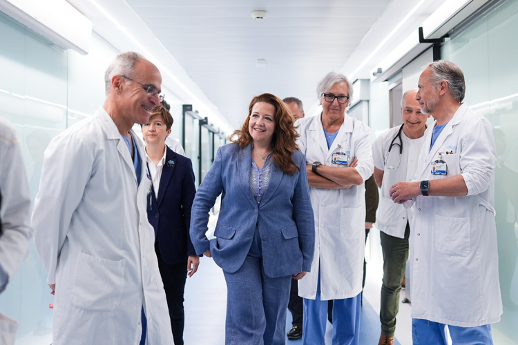 La Comunidad de Madrid incorpora al Hospital público Clínico San Carlos la primera sala sin radiación del mundo para Cardiología Intervencionista