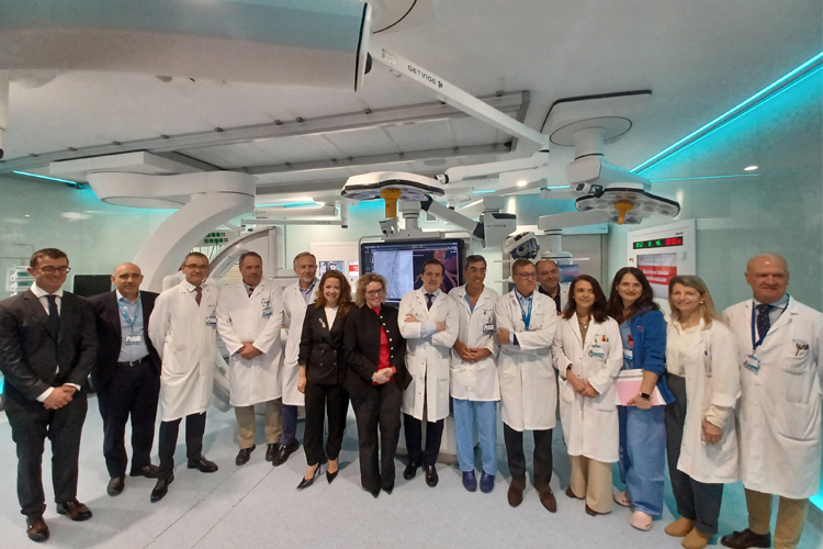La Comunidad de Madrid incorpora al Hospital público Clínico San Carlos un quirófano híbrido cardiovascular de última generación pionero en España