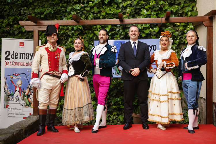 La Comunidad de Madrid presenta la programación de las fiestas del 2 de Mayo con zarzuelas, danzas goyescas y conciertos de Camela y Carolina Durante