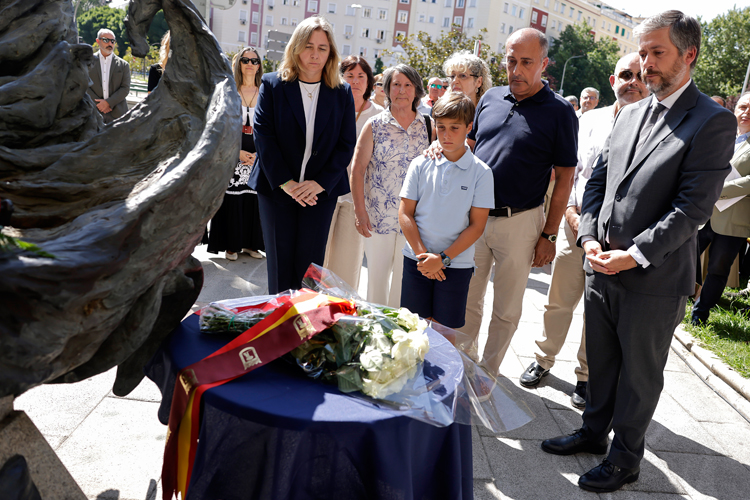 La Comunidad de Madrid rinde homenaje a las víctimas del atentado de ETA en la Plaza de la República Dominicana en su 40º aniversario