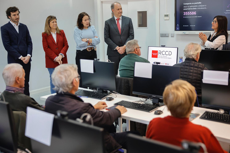 La Comunidad de Madrid crea un Centro de Capacitación Digital itinerante para dar cobertura en formación tecnológica a sus 20 recursos fijos