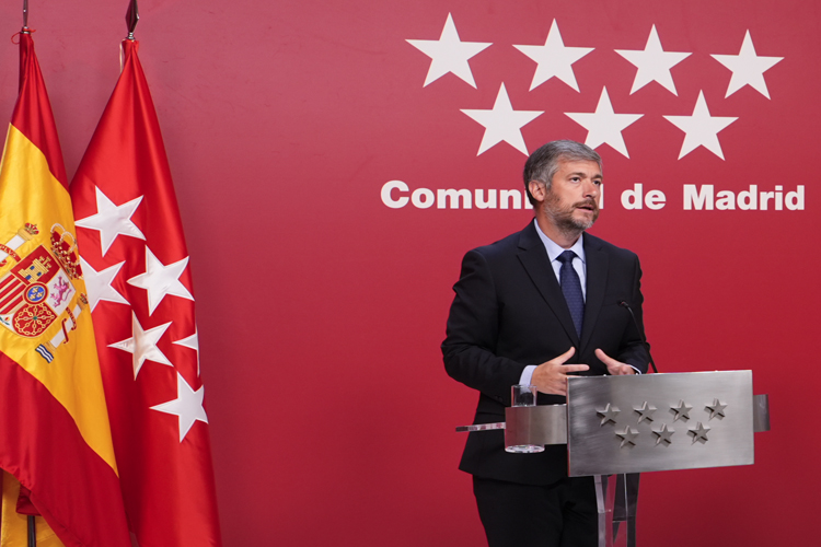 La Comunidad de Madrid eleva hasta los 128,7 millones las ayudas por gestación, nacimiento y adopción