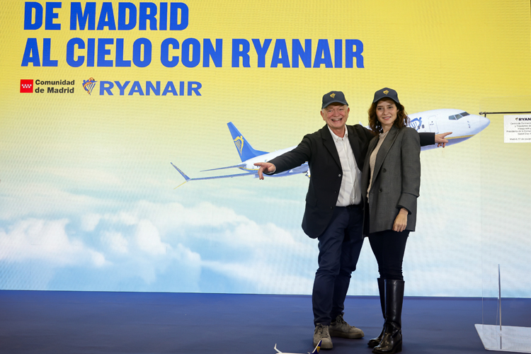 Díaz Ayuso en el nuevo Centro de Entrenamiento de Pilotos de Ryanair: “Las inversiones tienen en Madrid su casa porque somos estables”