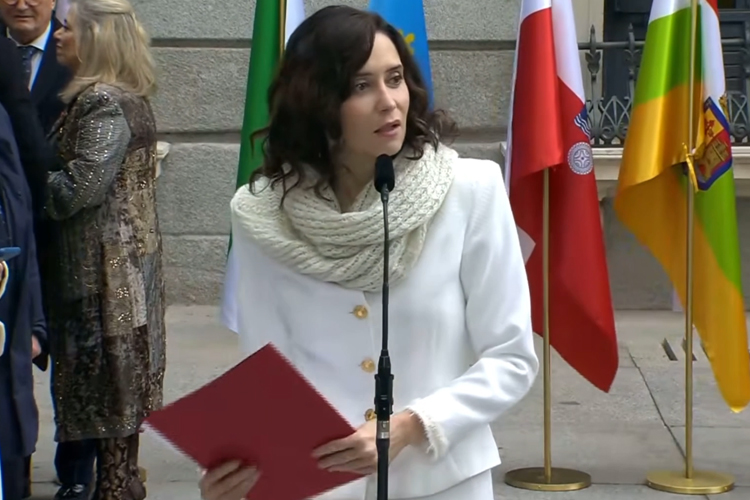 Díaz Ayuso acusa a Sánchez de “poner en tela de juicio a los profesionales sanitarios madrileños'