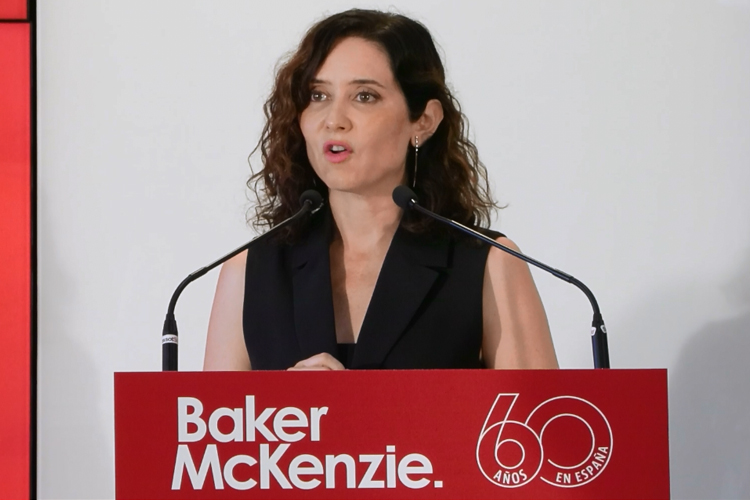 Díaz Ayuso defiende que la separación de poderes, la libertad y la ley están dando a Madrid, “aldea gala en los tiempos que corren”, sus mejores años