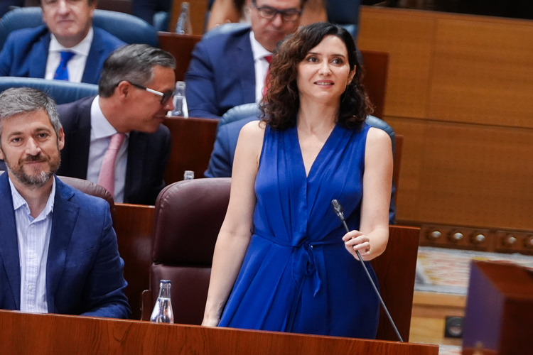 Díaz Ayuso acusa a Más Madrid de amparar la 'corrupción de Estado' y critica su defensa del “pornofeminismo”: “Da vergüenza la situación en la que están dejando a la mujer”