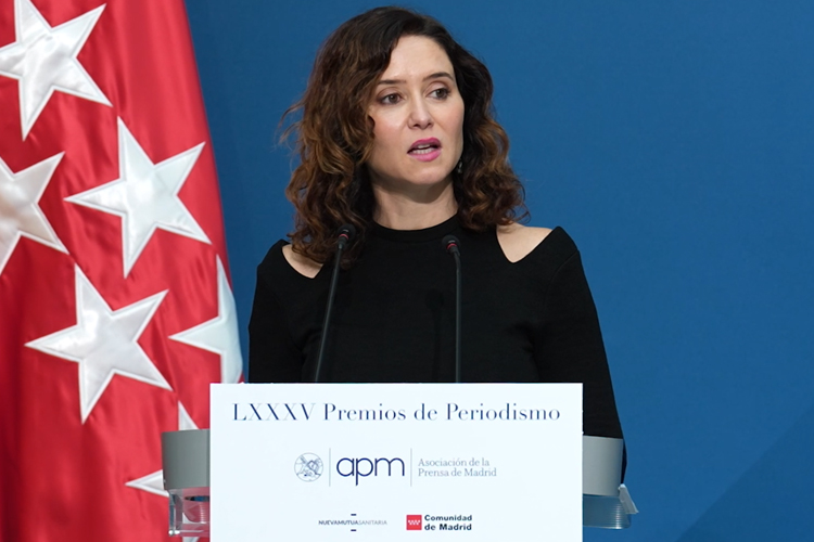 Díaz Ayuso agradece la entrega y lealtad a todos los españoles de Sus Majestades los Reyes “tanto en la celebración como en la adversidad”