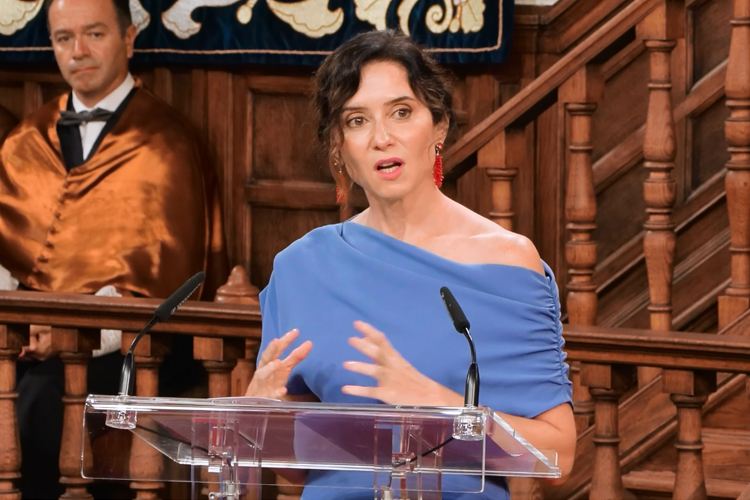 Díaz Ayuso rechaza que se instrumentalicen los centros educativos para la “guerra ideológica”: “La educación no es compatible con la colectivización revolucionaria”