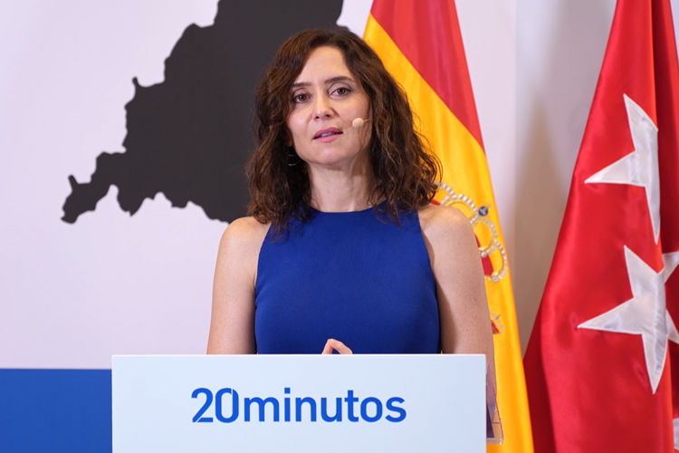 Díaz Ayuso asegura que “Feijóo tiene más razón que un santo” con las bajas laborales frente a “gobernantes pijoteros” como Sánchez que van en avión del Ejército a la graduación de su hija en una universidad privada en Londres