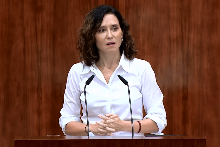 Díaz Ayuso denuncia el “bochorno” de la Vuelta Ciclista por parte de quienes “van dando lecciones de paz”: “Se está atentando contra la vida de los deportistas y acabando con la libertad”