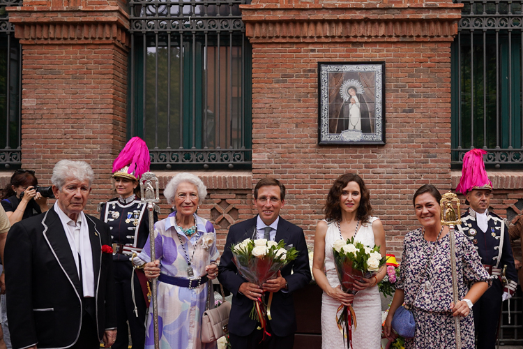 Díaz Ayuso pide a la Virgen de La Paloma por las personas afectadas por los incendios de la Sierra Oeste