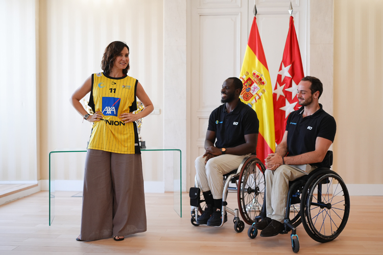 Díaz Ayuso, con el Club Deportivo Ilunion, campeones de la Copa del Rey 2025 de Baloncesto en Silla de Ruedas