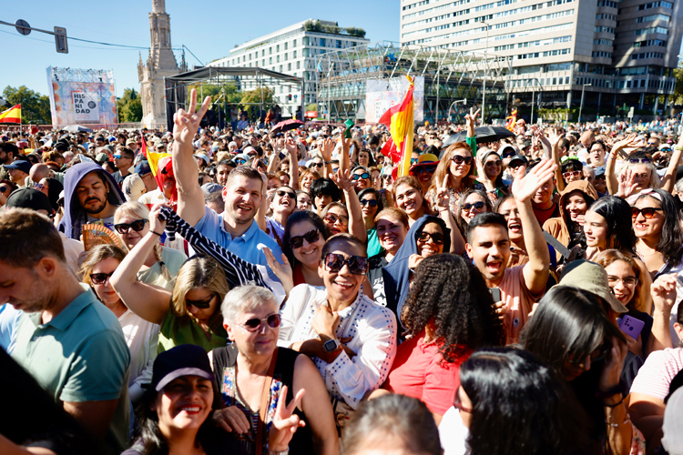 Díaz Ayuso, en el concierto de Gloria Estefan en la Plaza de Colón, acto central de Hispanidad 2025