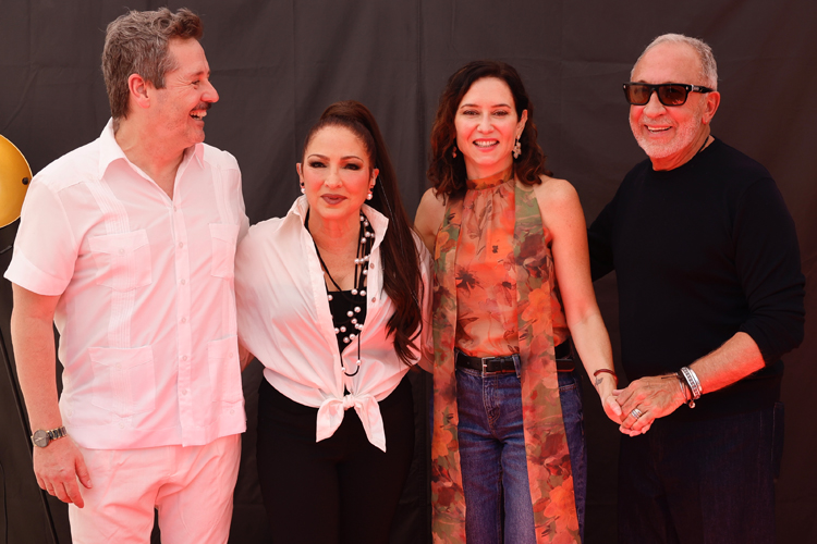 Díaz Ayuso, en el concierto de Gloria Estefan en la Plaza de Colón, acto central de Hispanidad 2025