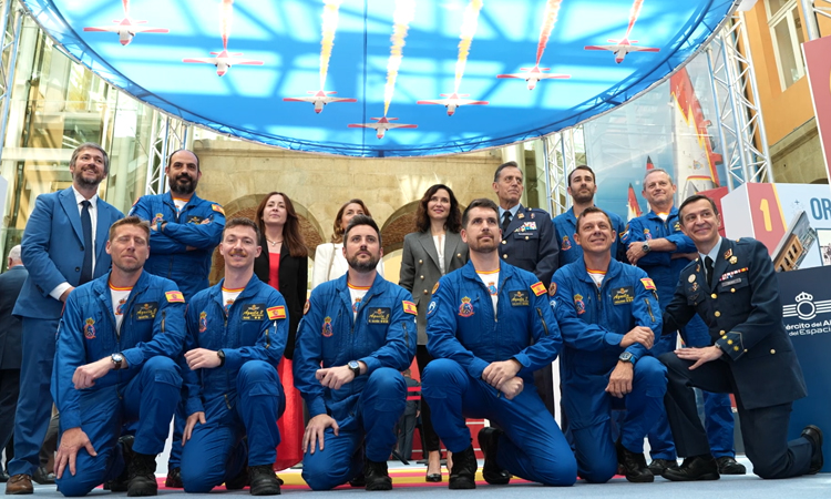Díaz Ayuso inaugura la exposición 40 años de la Patrulla Águila: “El pueblo de Madrid admira y quiere a su Ejército”