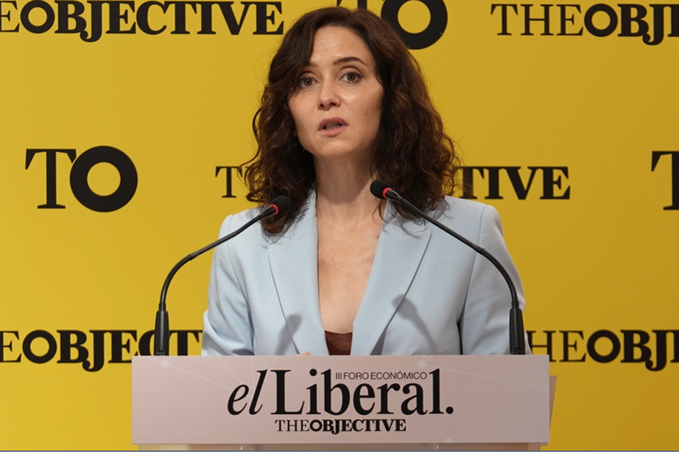 Díaz Ayuso denuncia la estrategia de “líder populista” de Sánchez que necesita “vivir de la tensión” levantando un muro entre españoles