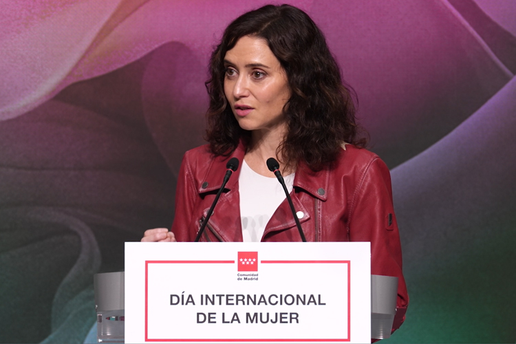 Díaz Ayuso clama por que “no haya una guerra más en el mundo” y pide no ser “indiferentes” frente a las torturas con discursos “ bienquedas ”