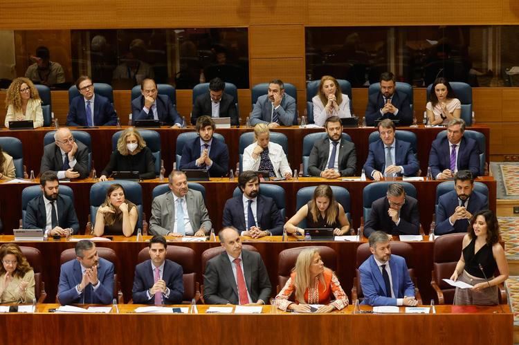 La Asamblea regional ha aprobado hoy esta bajada pionera en España que ahorrará a los madrileños 140 millones de euros anuales