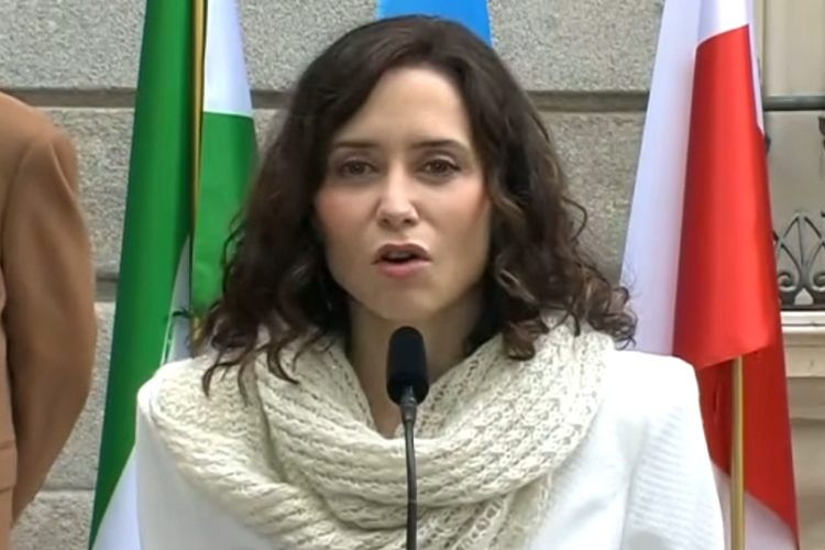 Díaz Ayuso elogia la unión de los españoles hace 47 años para “seguir caminando juntos frente a los bandos de los peores episodios de la historia”