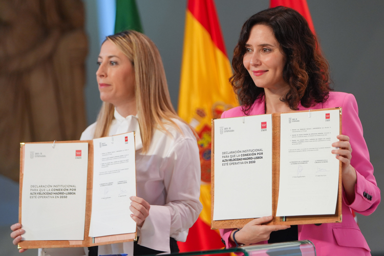 Díaz Ayuso pide en Extremadura la ampliación de la vida útil de Almaraz: “No podemos permitir que el Gobierno apague el futuro de España”