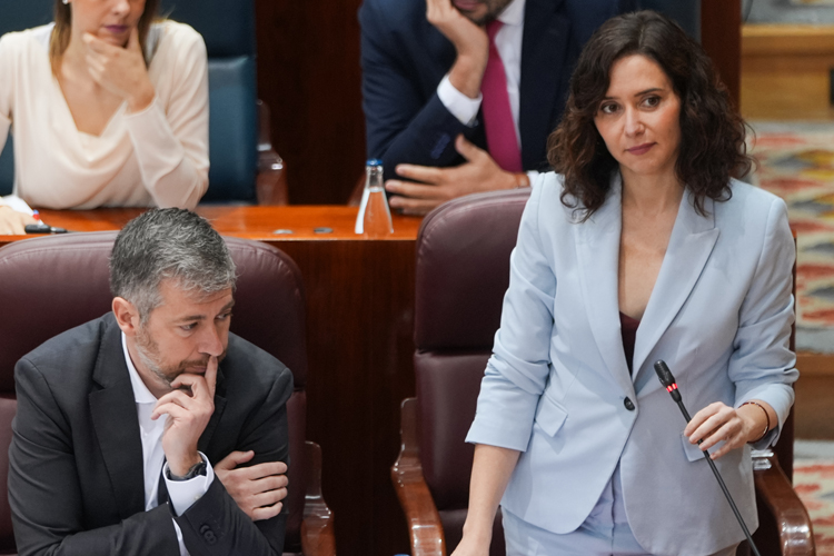 Díaz Ayuso reclama la bajada de impuestos estatales mientras recuerda que la inversión extranjera en Madrid ha crecido 11.000 millones de euros desde que asumió la presidencia
