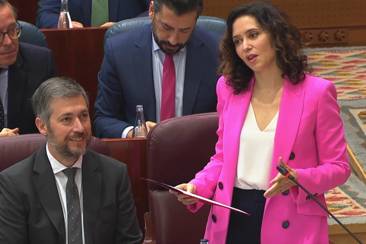 Díaz Ayuso aconseja al PSOE evitar dar “lecciones” y anima a que le digan al “hermanísimo” dónde está la oficina “cuando vaya a despedirse”