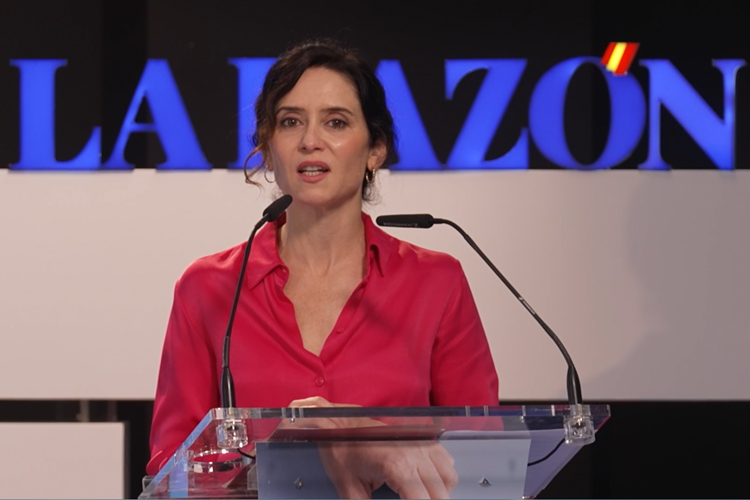 Díaz Ayuso elogia el “trabajo vocacional” y de “profunda humanidad” de la Enfermería Oncológica: “A vuestro lado todo es mucho mejor”